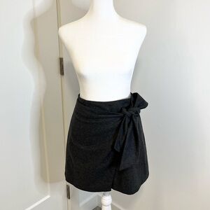 Wilfred Aritzia Grey Wrap Skirt with Bow - Size 4